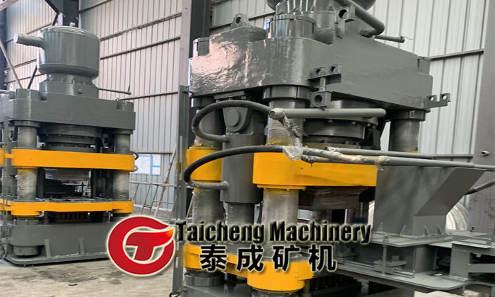 Hydraulic brick press machine